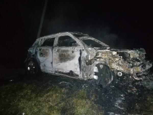 Загоревшийся в пути внедорожник потушили спасатели на Ставрополье
